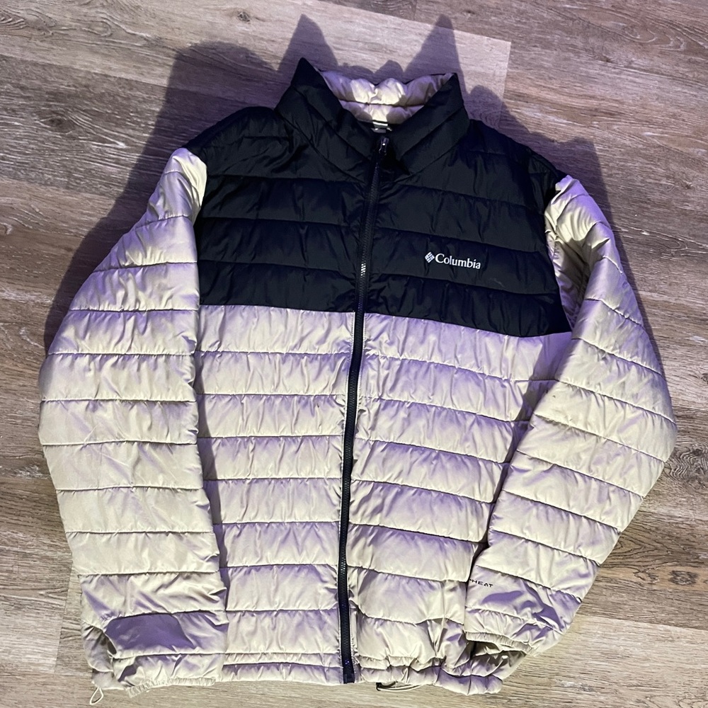 Colombia coat with intricate embroidery and a thermal lining inside.